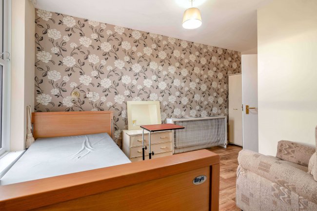 241 Normanby Road, South Bank, Middlesbrough, Cleveland, TS6 6SX 7