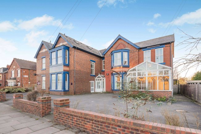 241 Normanby Road, South Bank, Middlesbrough, Cleveland, TS6 6SX 7