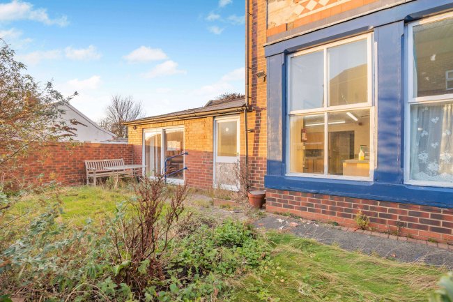 241 Normanby Road, South Bank, Middlesbrough, Cleveland, TS6 6SX 7