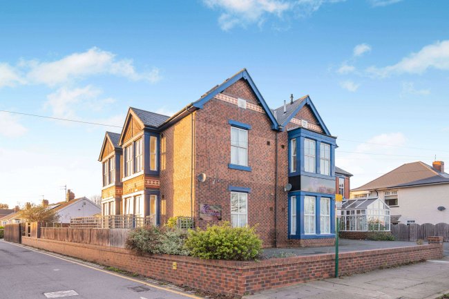 241 Normanby Road, South Bank, Middlesbrough, Cleveland, TS6 6SX 7