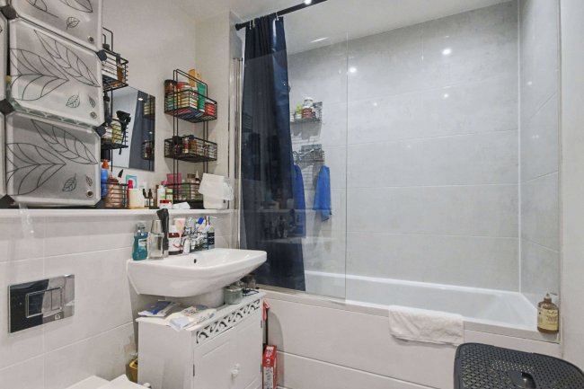 49 Suffield Lodge, Suffield Hill, High Wycombe, Buckinghamshire, HP11 2FR 3