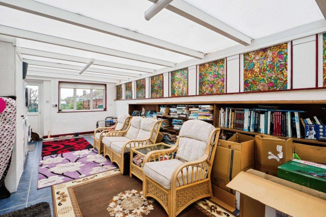 31 Lonsdale Avenue, Margate CT9 3BY 7