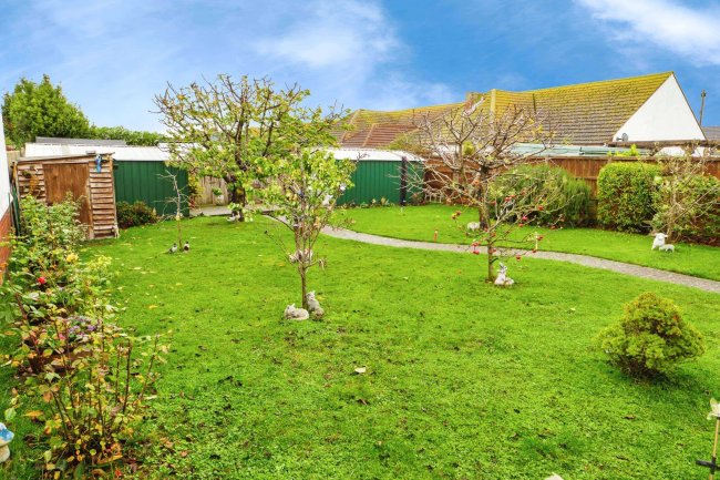 31 Lonsdale Avenue, Margate CT9 3BY 7