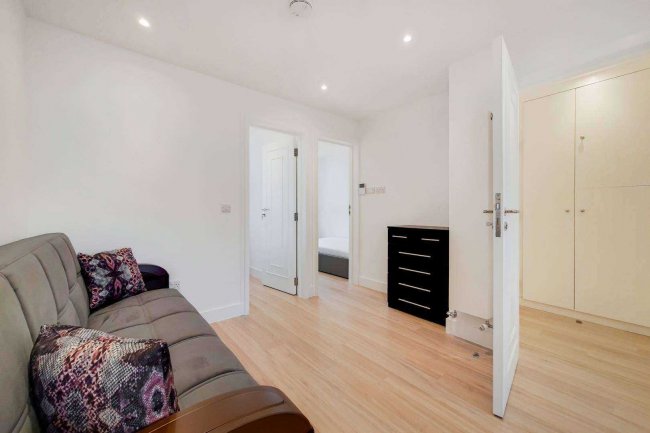 365 Edgware Road, London W2 1BS 9