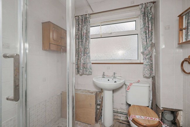 15 Coniston Road, Folkestone, Kent, CT19 5JG 76