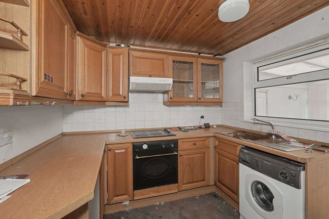 15 Coniston Road, Folkestone, Kent, CT19 5JG 76