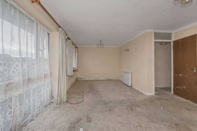 15 Coniston Road, Folkestone, Kent, CT19 5JG 76