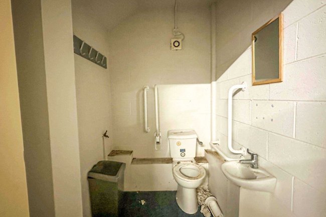 8 Cole Street, Scunthorpe, DN15 6QY 32