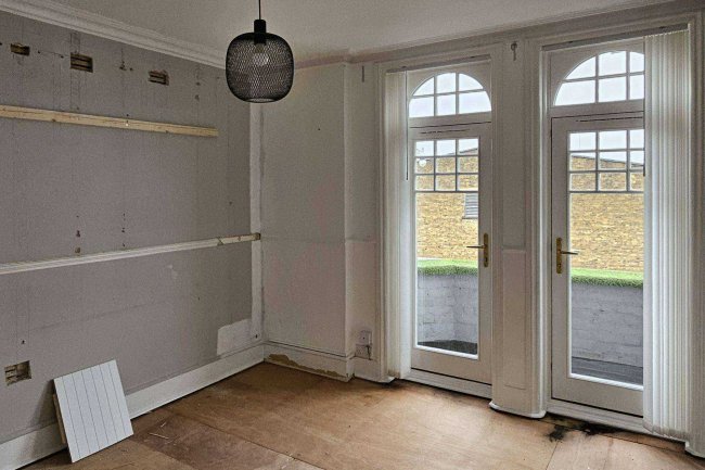 19 Greyhound Mansions, Greyhound Road, Barons Court, London, W6 8NY 64