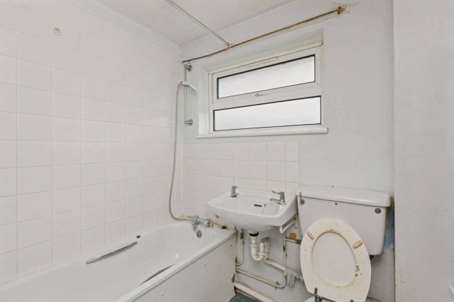 25 Darrington Close, Eaton Socon, St. Neots, Cambridgeshire PE19 8BG 46