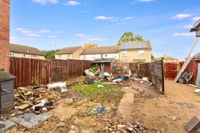 25 Darrington Close, Eaton Socon, St. Neots, Cambridgeshire PE19 8BG 46