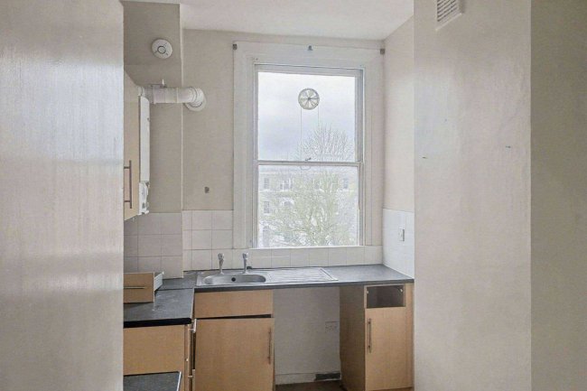 26D Westcroft Square, Stamford Brook, London W6 0TD 3