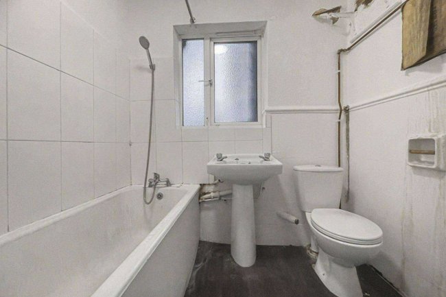 1 Pymmes Close, Enfield, London N13 4NJ 97