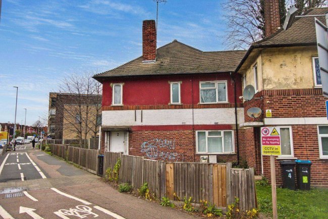 2 Pymmes Close, Enfield, London N13 4NJ 98