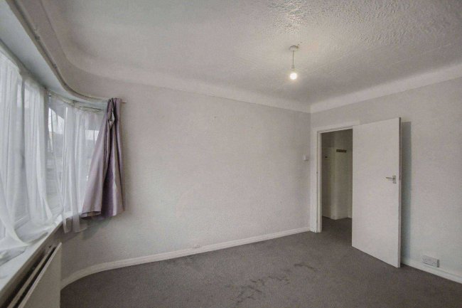 2 Pymmes Close, Enfield, London N13 4NJ 98