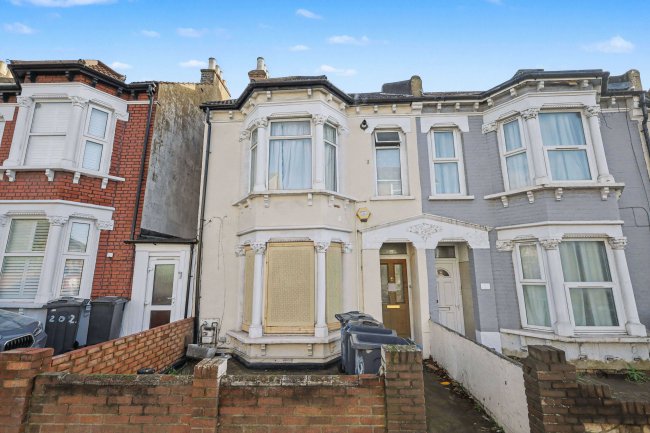 200 Whitehorse Lane, South Norwood, London SE25 6UX 4