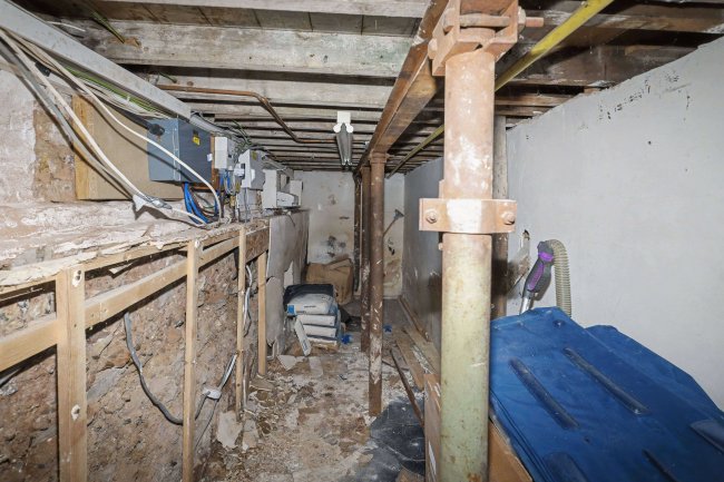 200 Whitehorse Lane, South Norwood, London SE25 6UX 4