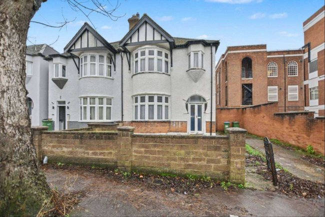 2 Dobell Road, Eltham, London SE9 1HE 2