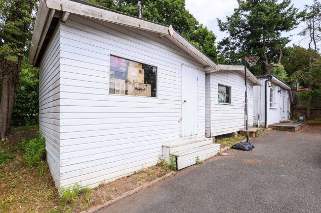 Svetlanas, St. Anns Hill Road, Chertsey, Surrey, KT16 9NN 67