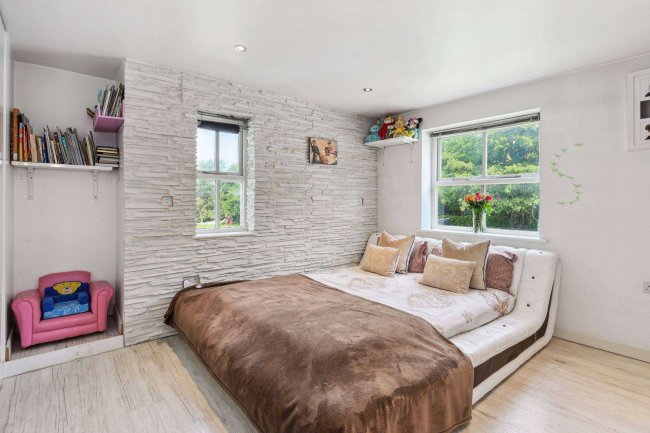 Svetlanas, St. Anns Hill Road, Chertsey, Surrey, KT16 9NN 67