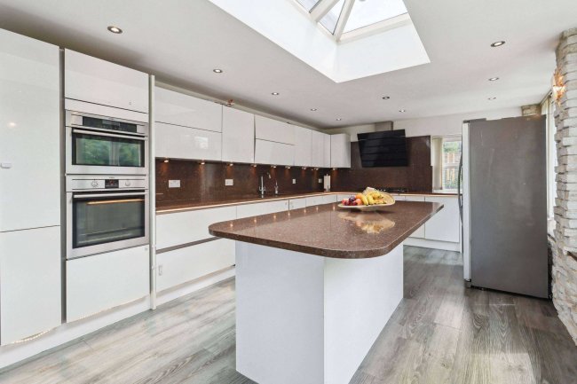 Svetlanas, St. Anns Hill Road, Chertsey, Surrey, KT16 9NN 67