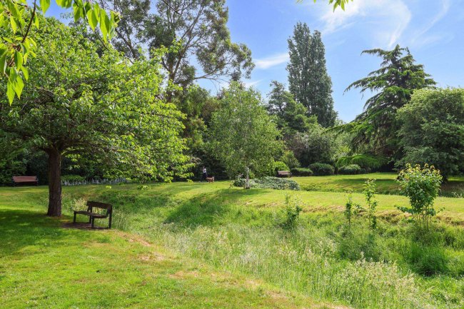 Svetlanas, St. Anns Hill Road, Chertsey, Surrey, KT16 9NN 67