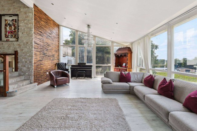 Svetlanas, St. Anns Hill Road, Chertsey, Surrey, KT16 9NN 67