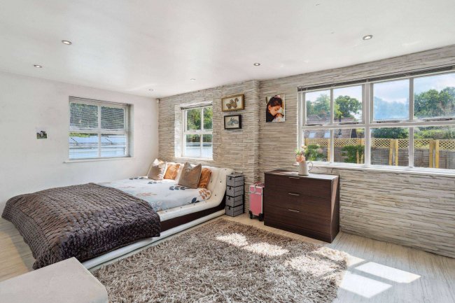 Svetlanas, St. Anns Hill Road, Chertsey, Surrey, KT16 9NN 67