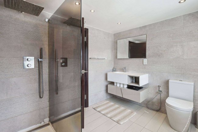 Svetlanas, St. Anns Hill Road, Chertsey, Surrey, KT16 9NN 67