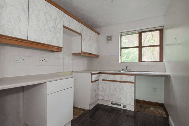 16 Bellingham Grove, Hanley, Stoke-on-Trent, Staffordshire, ST1 6UX 7