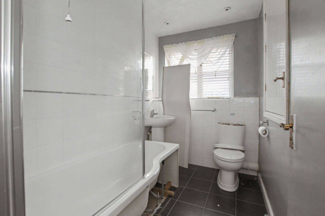 16 Bellingham Grove, Hanley, Stoke-on-Trent, Staffordshire, ST1 6UX 7