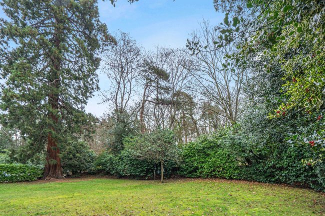 9 Coniston Court, Hanger Hill, Weybridge, KT13 9YR 77