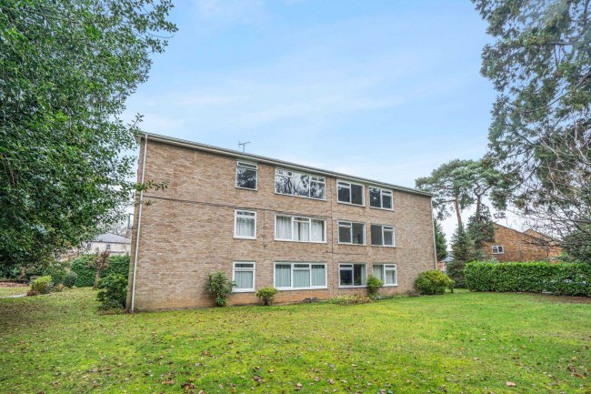 9 Coniston Court, Hanger Hill, Weybridge, KT13 9YR 77