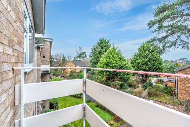 9 Coniston Court, Hanger Hill, Weybridge, KT13 9YR 77