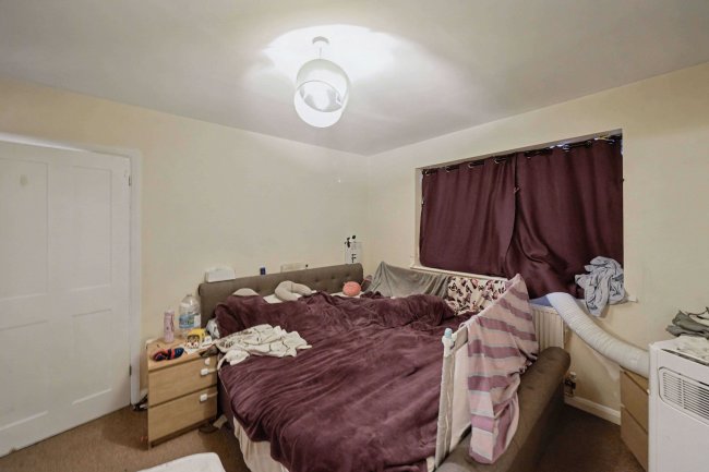 105 Bedfont Close, Feltham, TW14 8LH 1