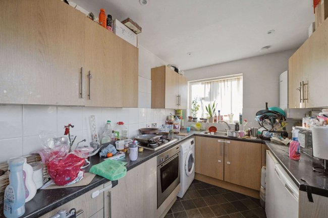 105 Bedfont Close, Feltham, TW14 8LH 1