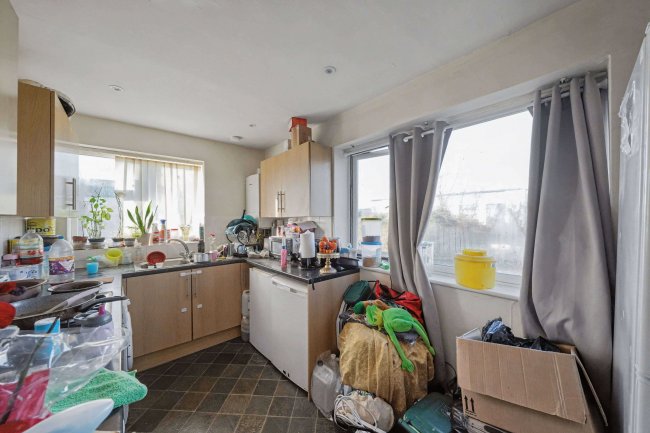 105 Bedfont Close, Feltham, TW14 8LH 1