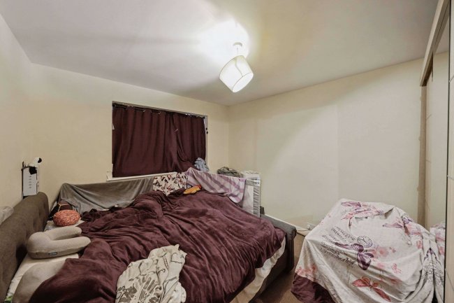 105 Bedfont Close, Feltham, TW14 8LH 1