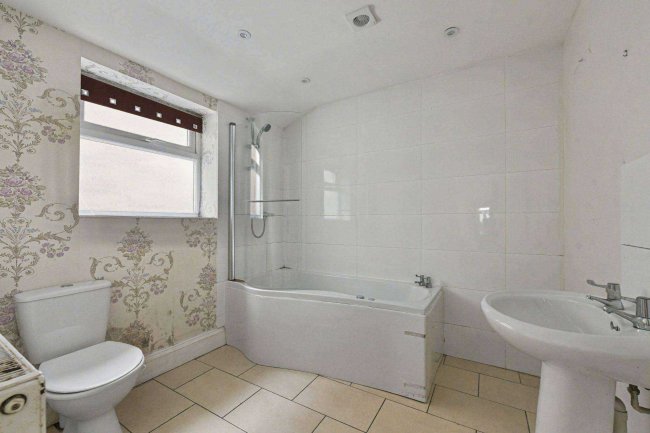 96 Sedgley Road, Woodsetton, Dudley, DY1 4NG 10