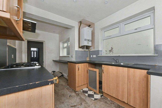 96 Sedgley Road, Woodsetton, Dudley, DY1 4NG 10