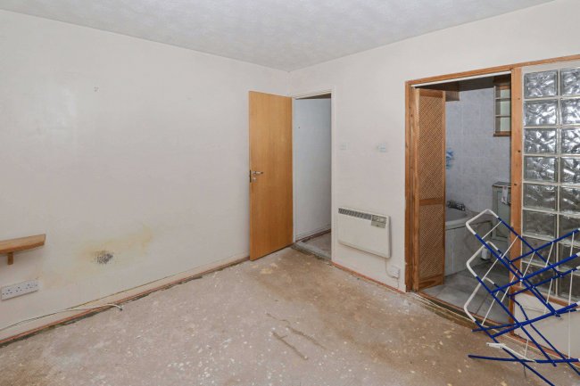 16 William Tarver Close, Warwick, Warwickshire, CV34 4UE 2