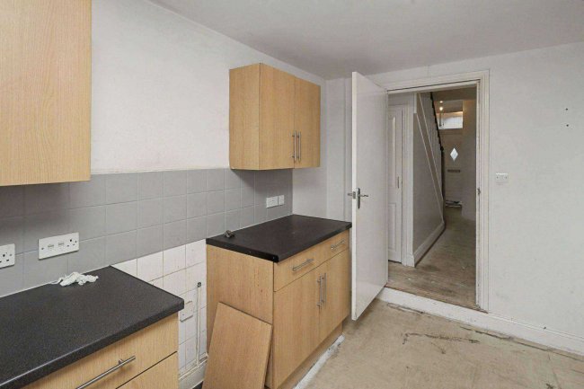 134 Colegrave Road, London E15 1EA 6