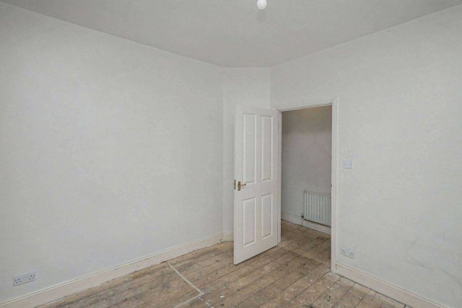 134 Colegrave Road, London E15 1EA 6