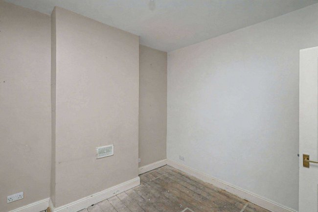 134 Colegrave Road, London E15 1EA 6