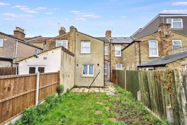 134 Colegrave Road, London E15 1EA 6