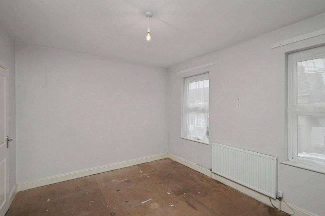 134 Colegrave Road, London E15 1EA 6