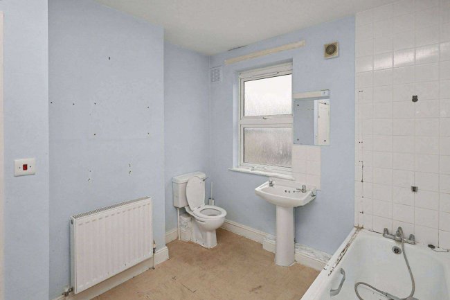 134 Colegrave Road, London E15 1EA 6