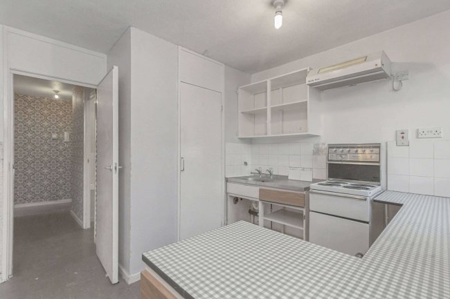 25 Carrick Point, Falmouth Road Leicester LE5 4WN 2