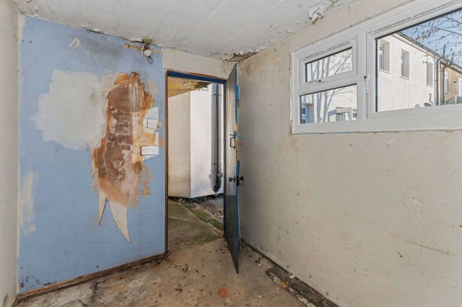 10 Gloucester Crescent, Rushden, NN10 0BG 5