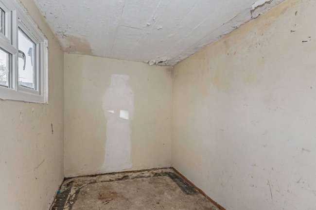 10 Gloucester Crescent, Rushden, NN10 0BG 5